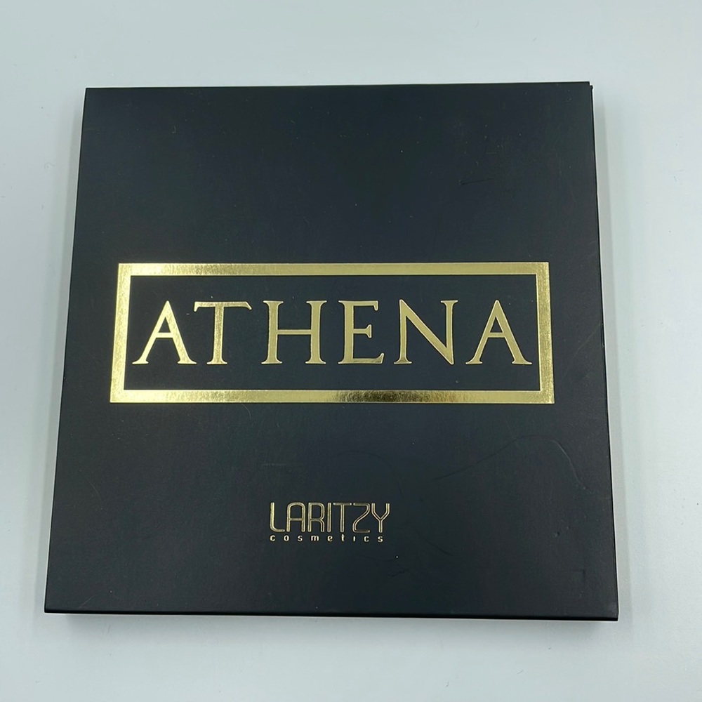 NWT Laritzy Cosmetica Athena Palette